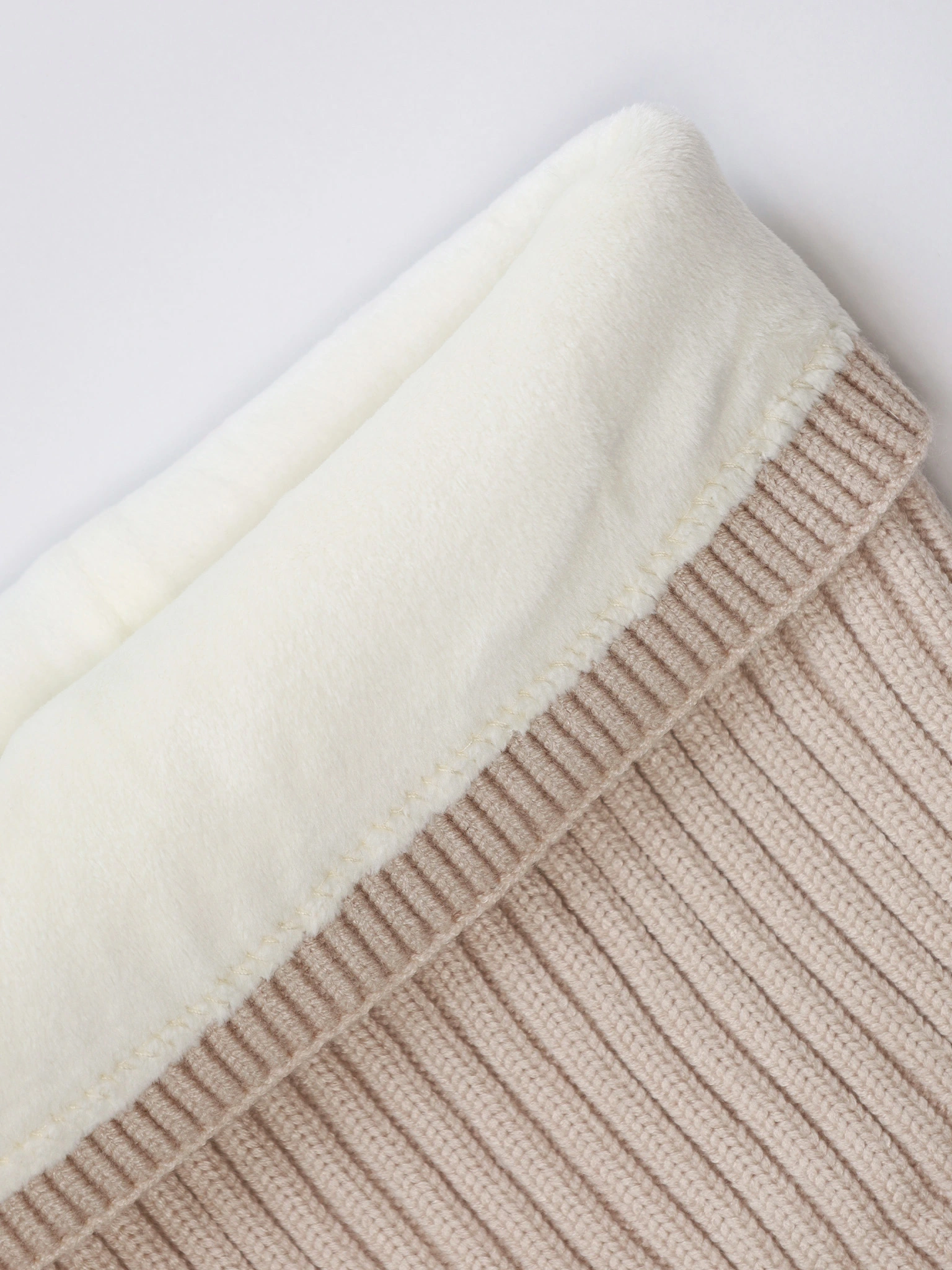 Шарф-снуд бежевого цвета